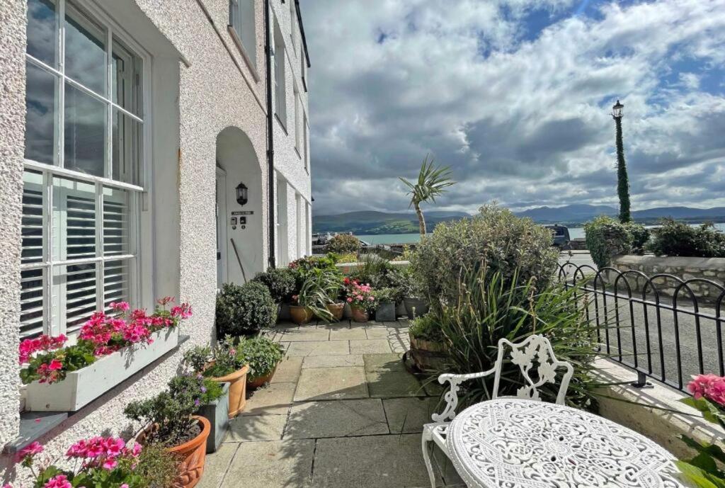 Awel Y Mor Hotel Beaumaris Exterior photo